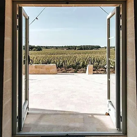 Chateau La Grande Clotte Bed & Breakfast 3*