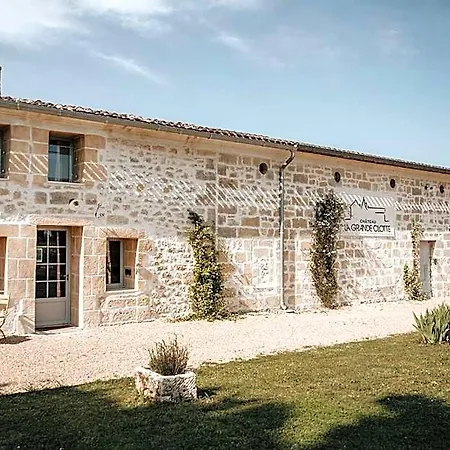 Chateau La Grande Clotte Bed & Breakfast 3*
